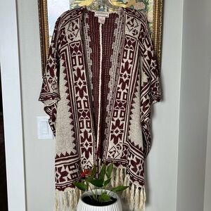 Flying Tomato Knit Sweater Poncho. EUC. Size S/M